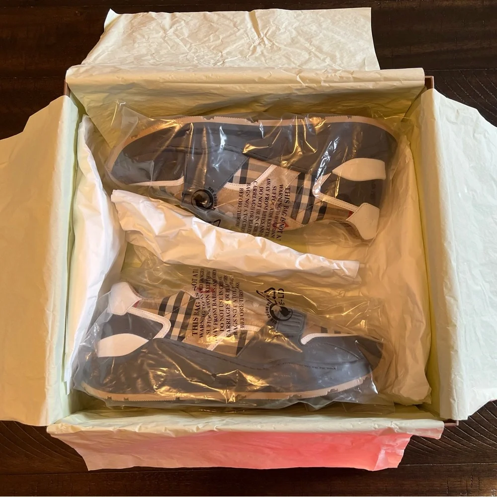Vintage Burberry Ramsey Grey/Archive Beige Checkerboard Size 44 EU 8031098 NIB
